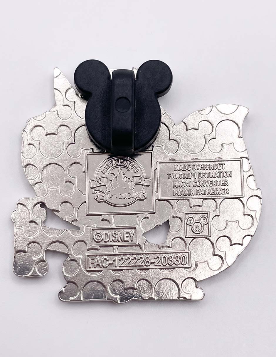 Pin de metal gato Yzma 2