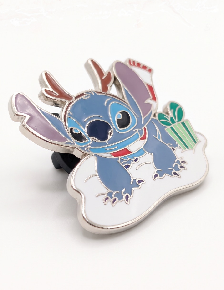 Pin navideño de metal Stitch 3